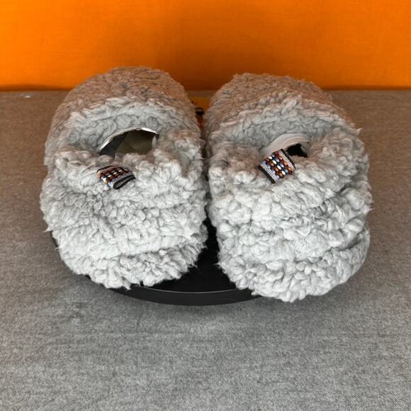 Dearfoams Kids Fuzzy Slippers Grey Memory Foam Size 13 / 1 - Picture 4 of 8